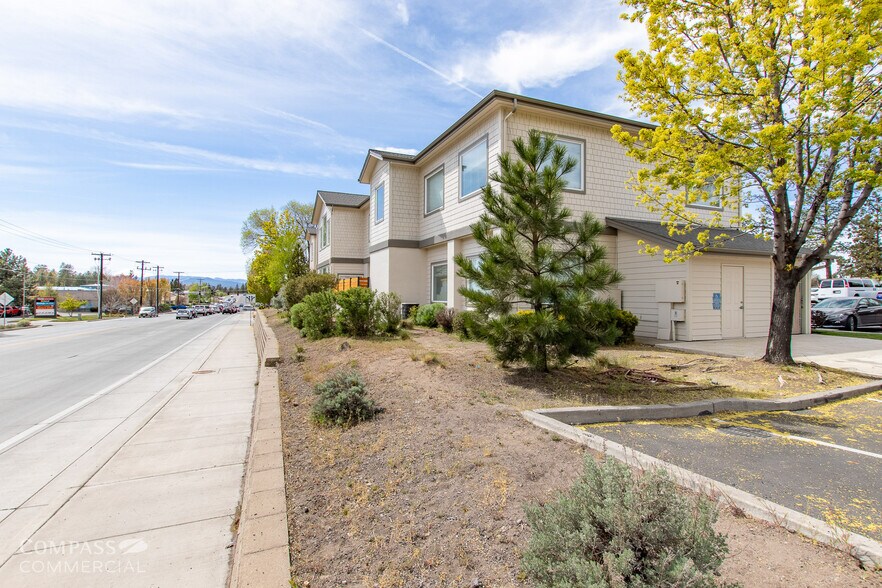 300 SE Reed Market Rd, Bend, OR à vendre - Photo de l’immeuble – Image 3 sur 21