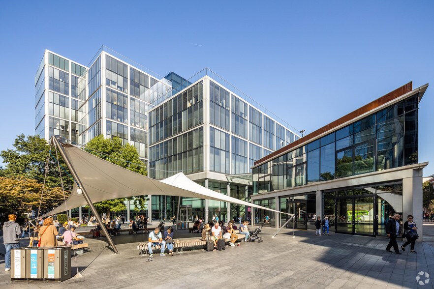 1-10 Bishops Sq, Londres à louer - Photo de l’immeuble – Image 3 sur 20