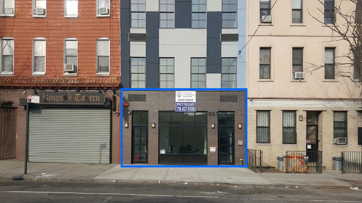 951 Grand St, Brooklyn, NY à louer Photo principale– Image 1 sur 7