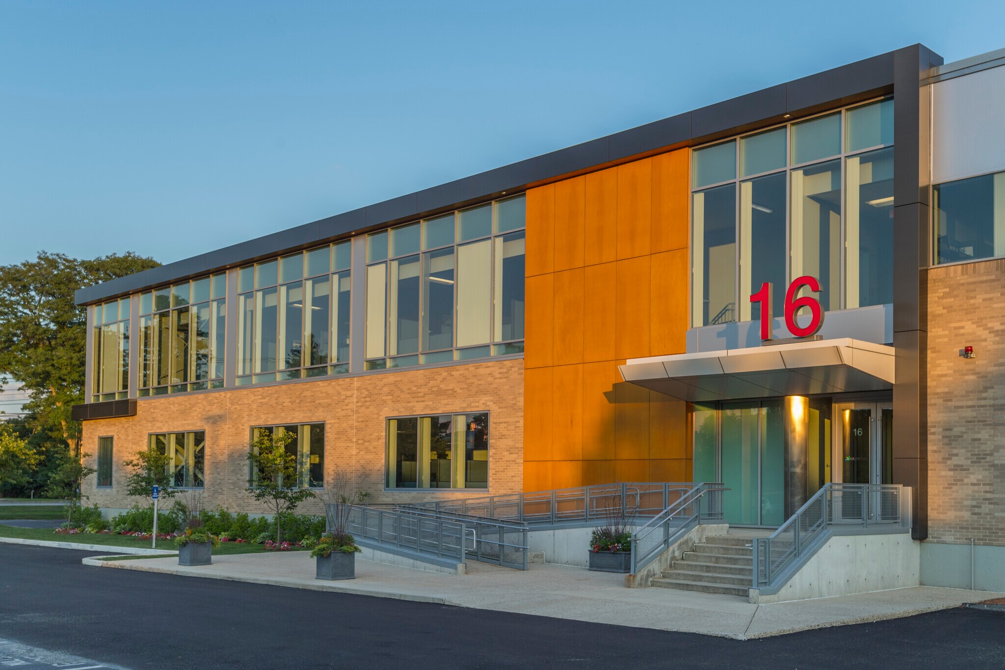 16 Crosby Dr, Bedford, MA à louer Photo principale– Image 1 sur 7