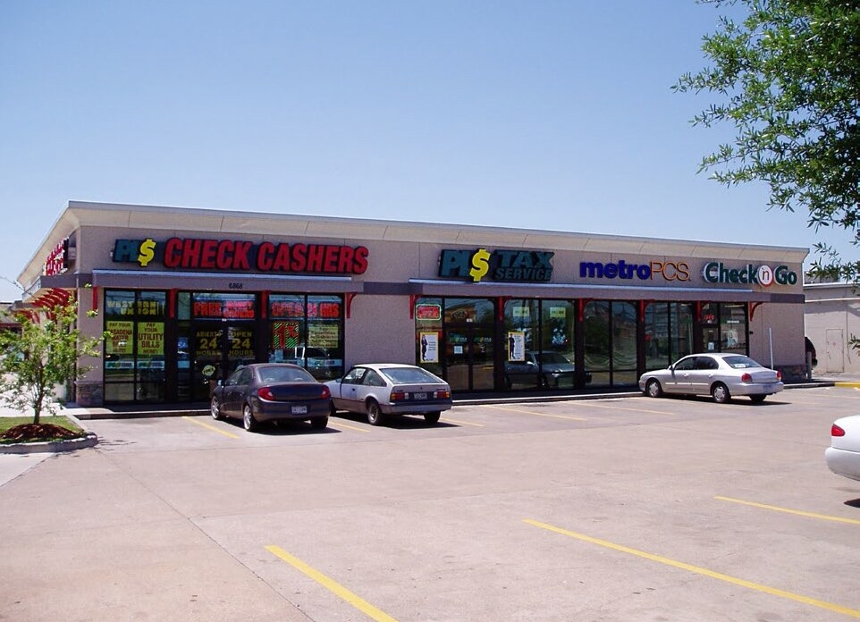 6868 Spencer Hwy, Pasadena, TX à louer Photo de l’immeuble– Image 1 sur 9