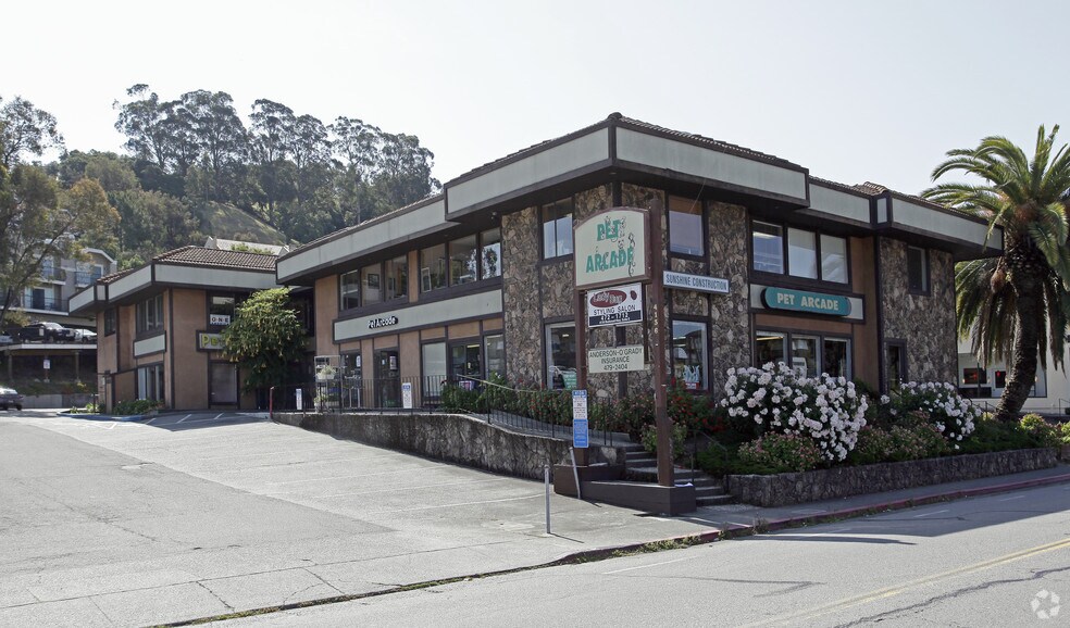 4136 Redwood Hwy, San Rafael, CA à vendre - Photo principale – Image 1 sur 10