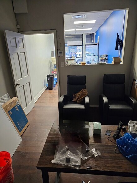 25312 Union Tpke, Floral Park, NY à louer - Photo intérieure – Image 3 sur 3