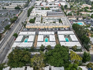 Plus de détails pour 8305-8325 Variel Ave, Canoga Park, CA - Logement à vendre