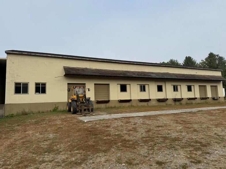 100 Servistar Industrial Way, Westfield, MA à louer - Photo de l’immeuble – Image 2 sur 4