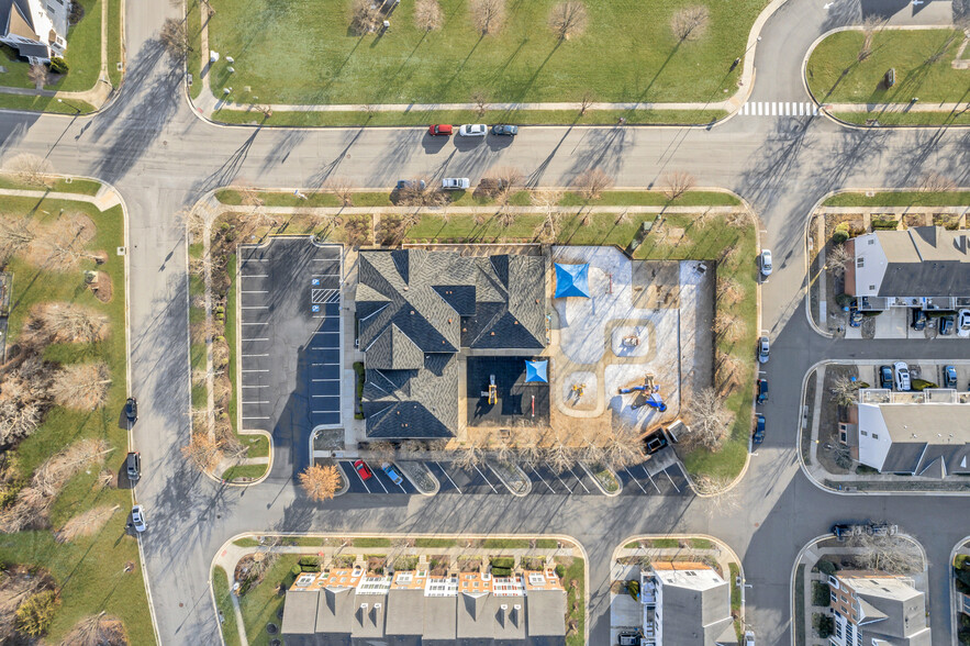 42851 Smallwood Ter, Chantilly, VA à vendre - Photo de l’immeuble – Image 2 sur 56