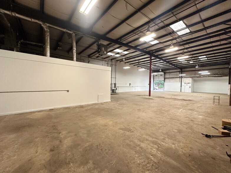 209 Industrial Park Dr, Cumming, GA à louer - Photo de l’immeuble – Image 2 sur 15