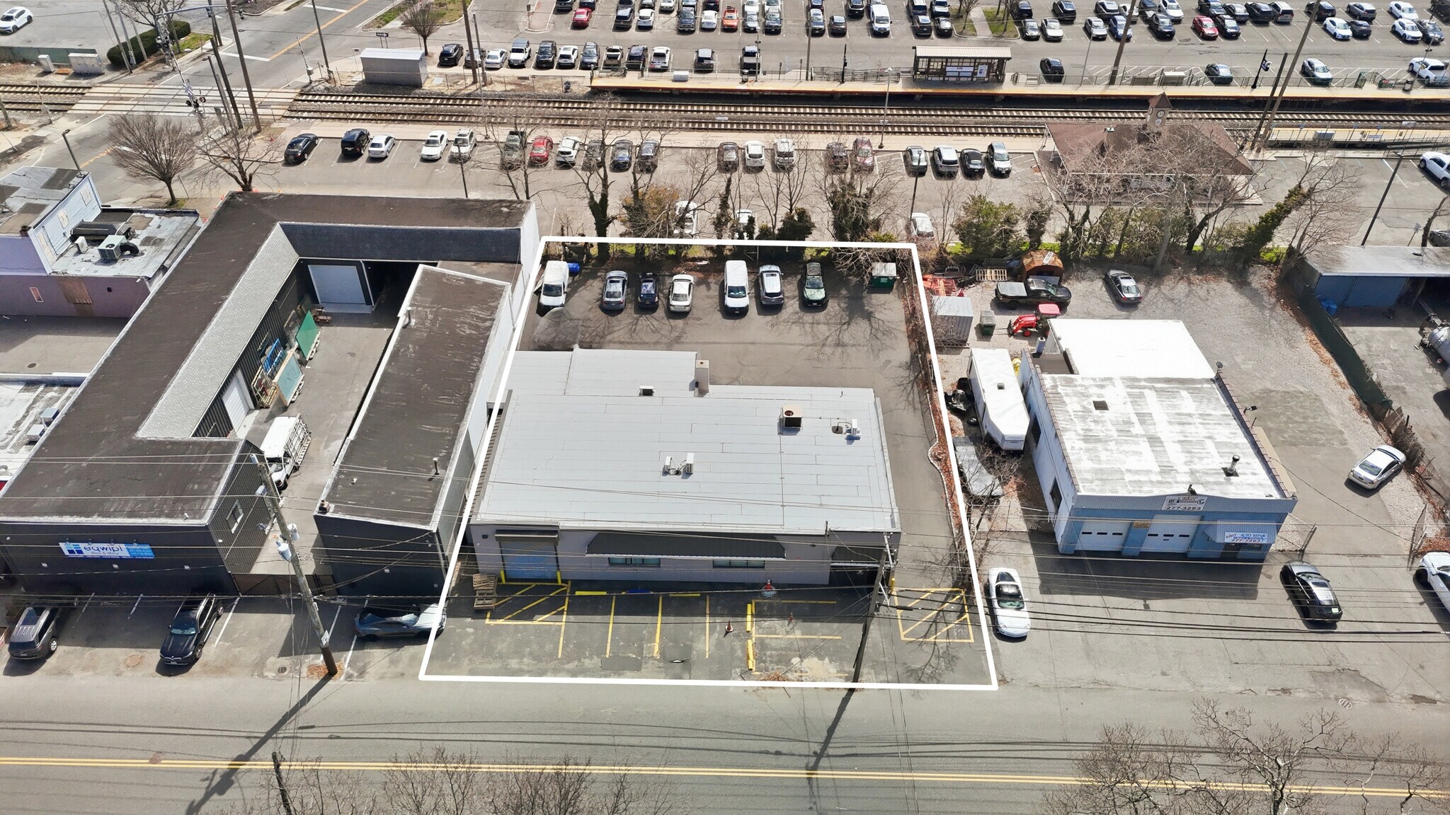 384 Moffitt Blvd, Islip, NY à vendre Photo principale– Image 1 sur 39