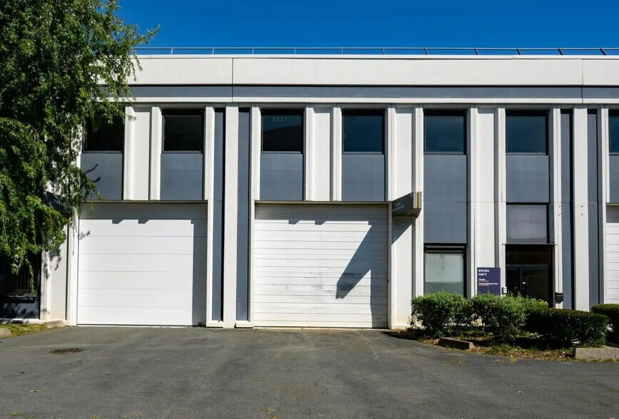 Local d’activités dans Villebon-sur-Yvette à louer - Photo de l’immeuble – Image 2 sur 5
