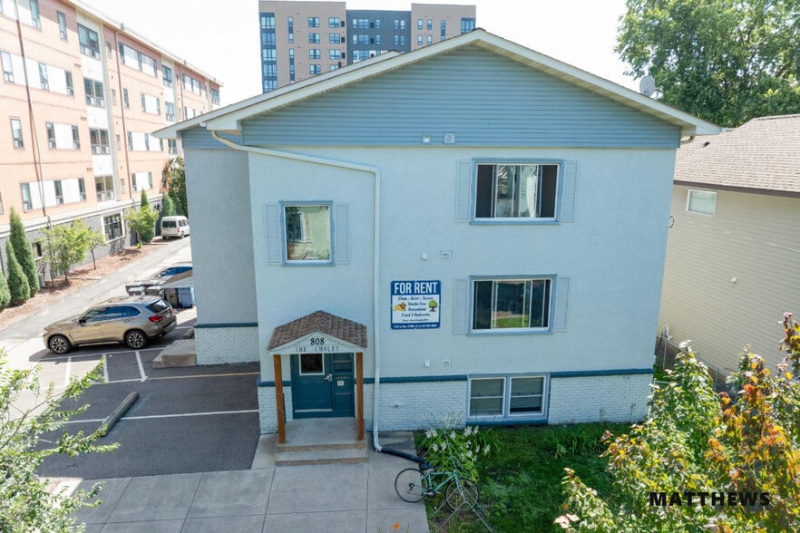 808 13th Ave SE, Minneapolis, MN à vendre - Photo de l’immeuble – Image 2 sur 4