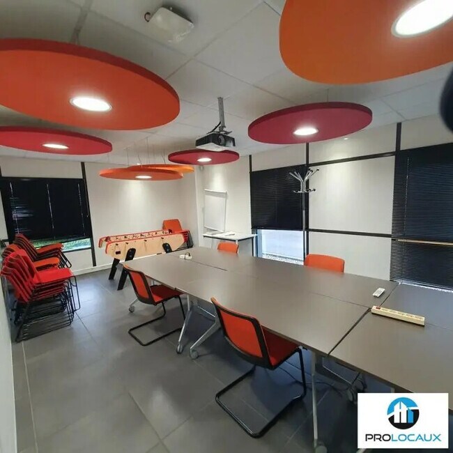 Plus de détails pour Bureau, Industriel/Logistique à louer