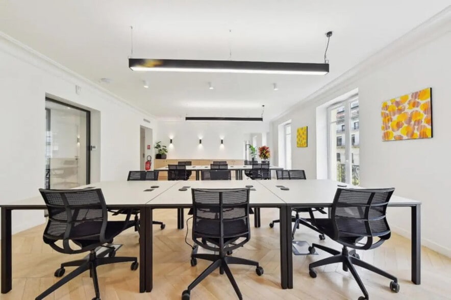 8 Avenue Percier, Paris à louer - Photo de l’immeuble – Image 2 sur 10