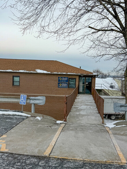 329 Forest Grove Rd, Coraopolis, PA à louer - Photo de l’immeuble – Image 2 sur 21