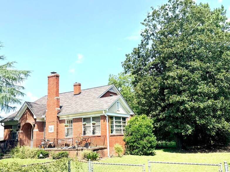 710 Raleigh St, West Columbia, SC à louer - Photo de l’immeuble – Image 2 sur 14