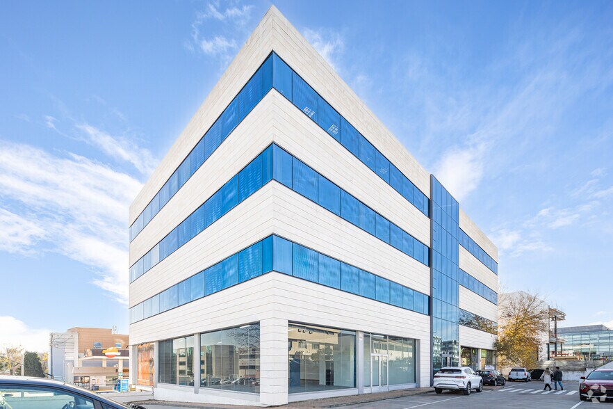 Local commercial dans Alcobendas, Madrid à louer - Photo de l’immeuble – Image 3 sur 4