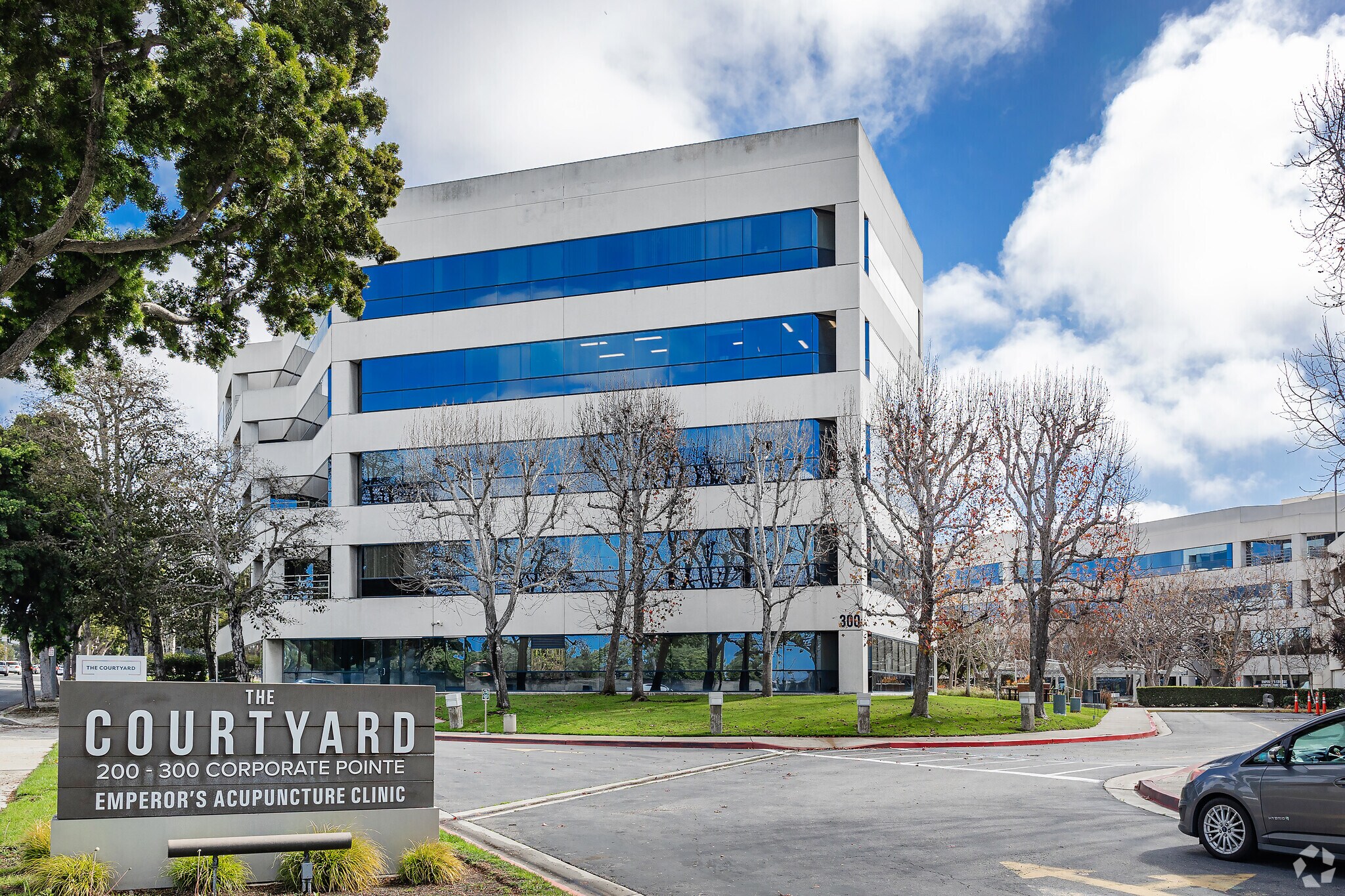 300 Corporate Pointe, Culver City, CA à louer Photo de l’immeuble– Image 1 sur 14