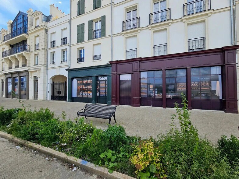 Local commercial dans SERRIS à louer - Photo de l’immeuble – Image 1 sur 3