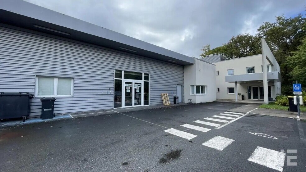 Bureau dans Canéjan à louer - Photo de l’immeuble – Image 2 sur 7