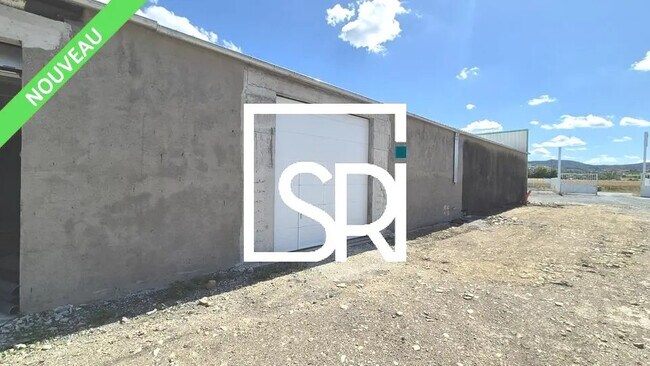 Plus de détails pour Local d'activités à louer