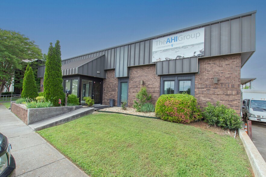 2124 Metro Cir, Huntsville, AL à louer - Photo de l’immeuble – Image 2 sur 19