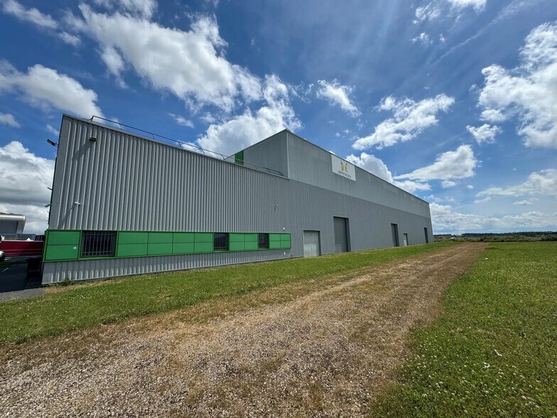 Industriel/Logistique dans La Veuve à louer - Photo de l’immeuble – Image 3 sur 6