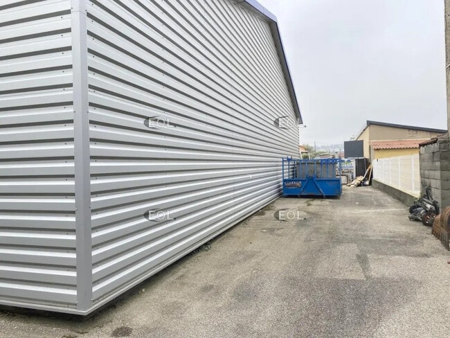 Plus de détails pour Local d'activités à louer