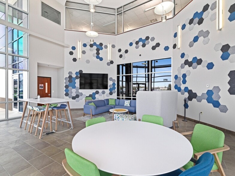 3701 Communications Way, Evansville, IN à louer - Photo intérieure – Image 2 sur 24