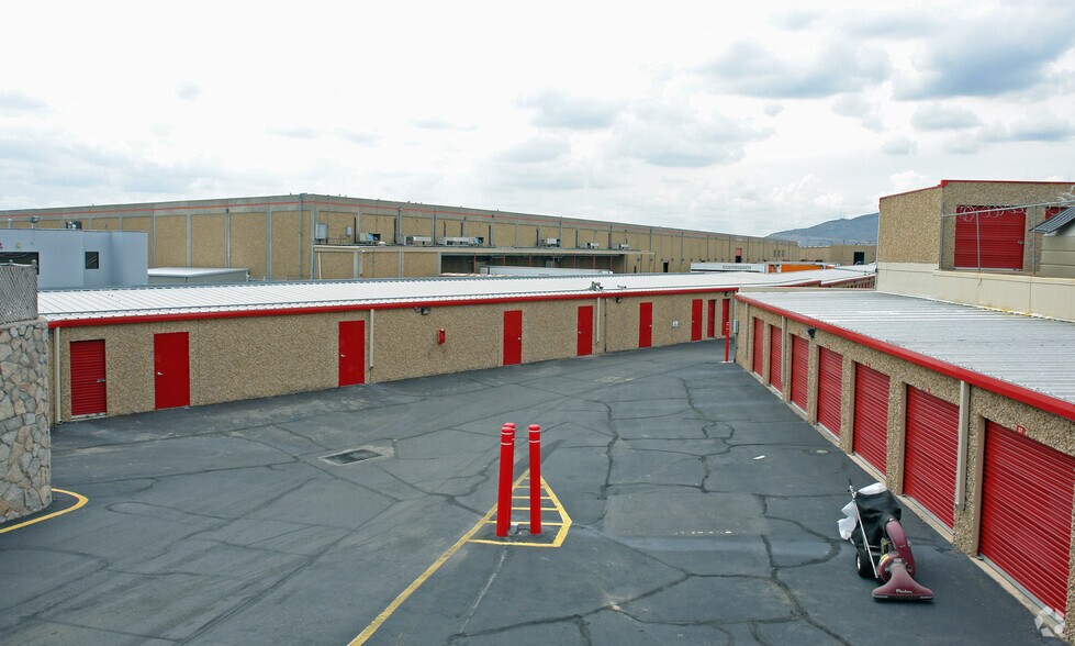 301 N Clark Dr, El Paso, TX à vendre - Photo de l’immeuble – Image 2 sur 3