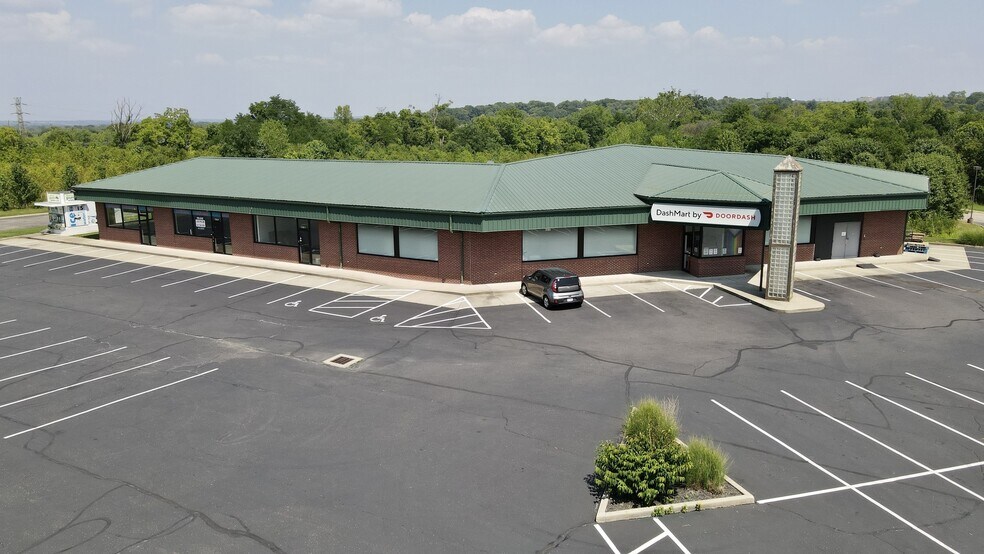 6368 Pleasant Ave, Fairfield, OH à louer - Photo de l’immeuble – Image 1 sur 7