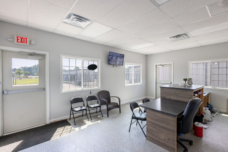 165 Hackett Road rd, Goshen, IN à vendre - Photo de l’immeuble – Image 3 sur 5