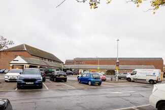 Plus de détails pour Guildford St, Chertsey - Local commercial à louer