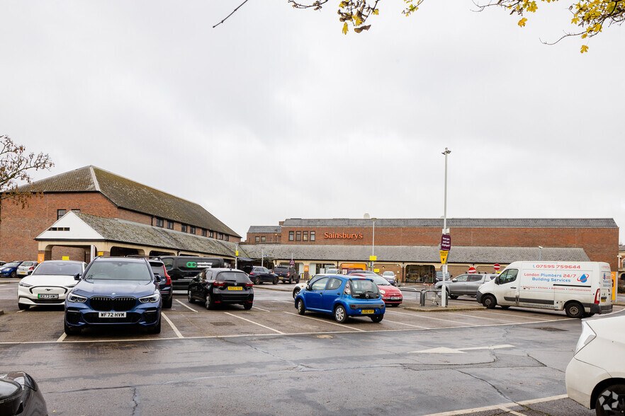 Guildford St, Chertsey à louer - Photo principale – Image 1 sur 2