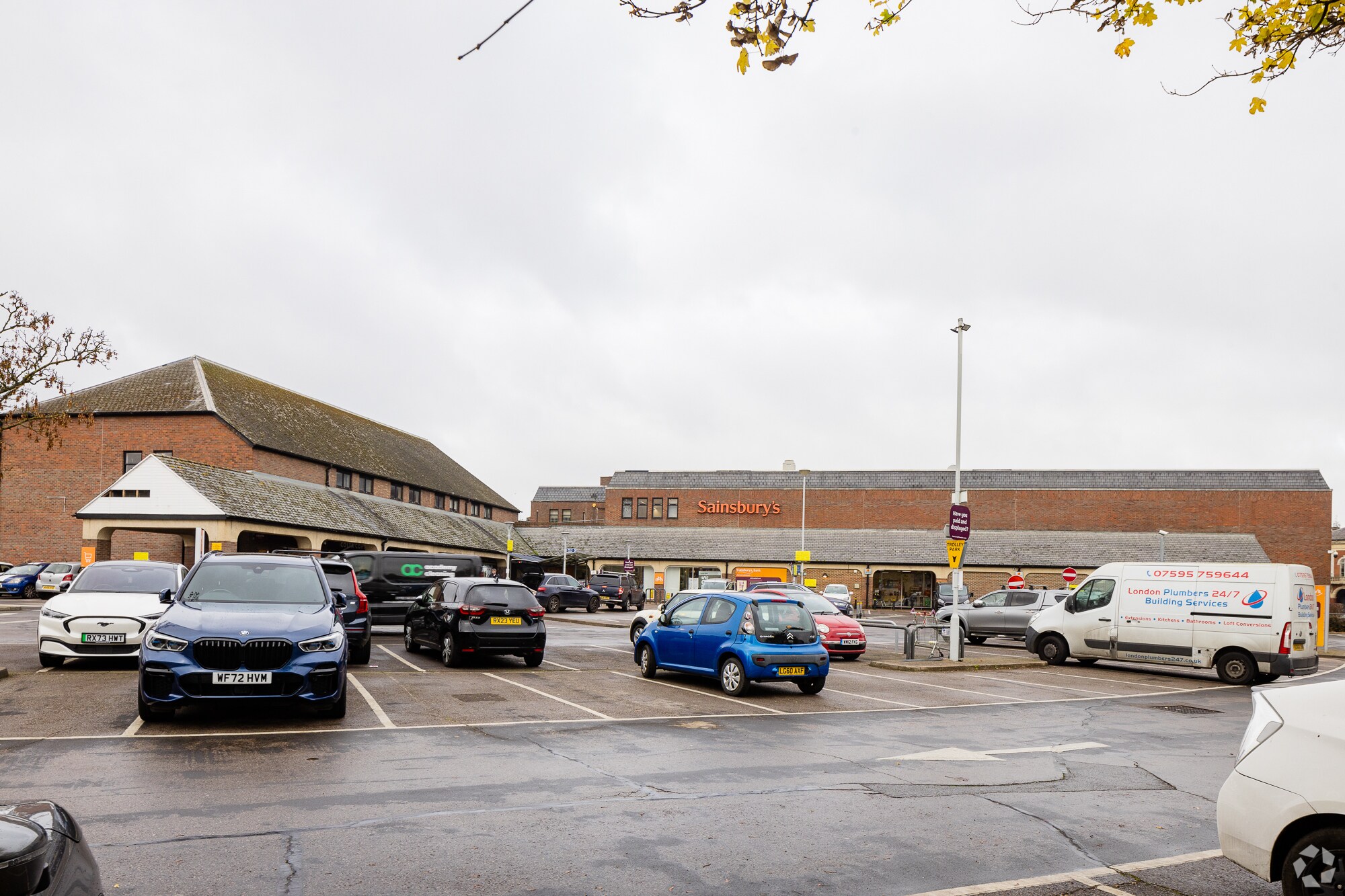 Guildford St, Chertsey à louer Photo principale– Image 1 sur 3
