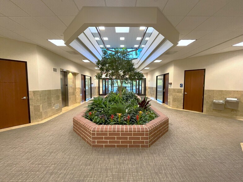 4200 Cantera Dr, Warrenville, IL à vendre - Hall d’entrée – Image 3 sur 37