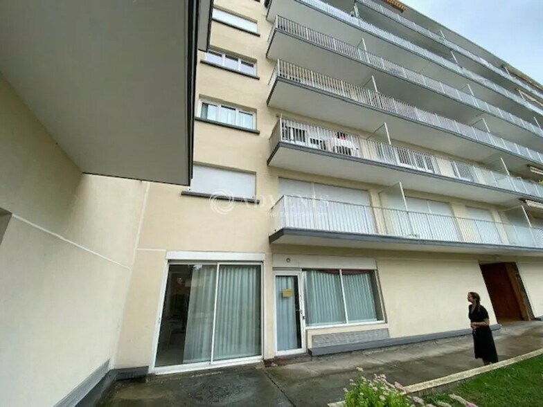 Bureau dans Achères à vendre - Photo de l’immeuble – Image 3 sur 9