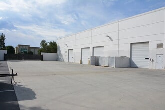 1215 E Acacia St, Ontario, CA à louer Photo intérieure– Image 2 sur 2