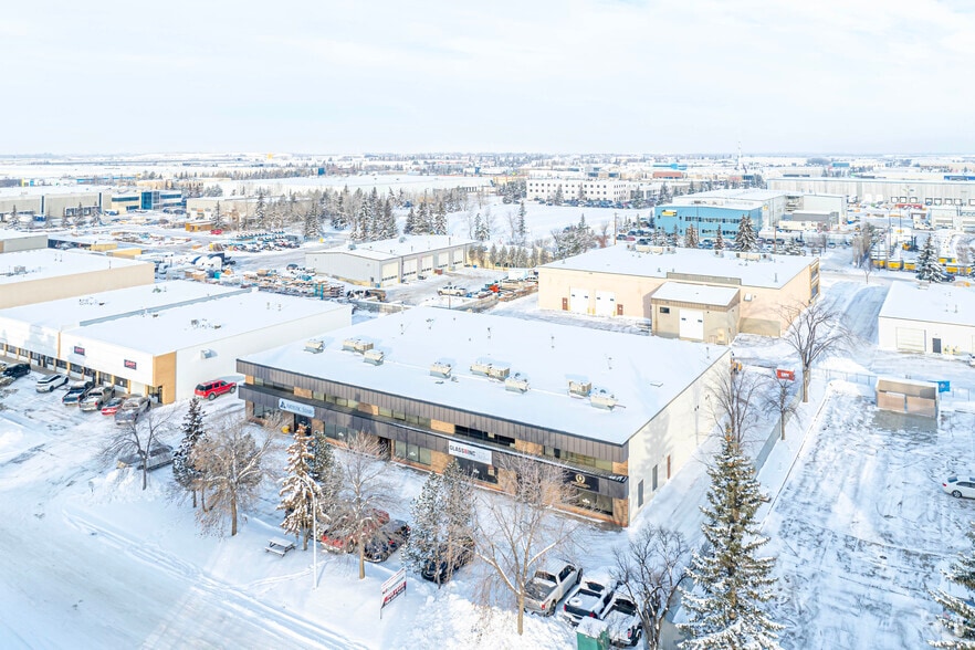 17306-17310 108 Av NW, Edmonton, AB à louer - Aérien – Image 2 sur 3