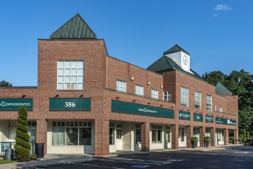 386 Washington St, Wellesley, MA à louer Photo de l’immeuble– Image 1 sur 4