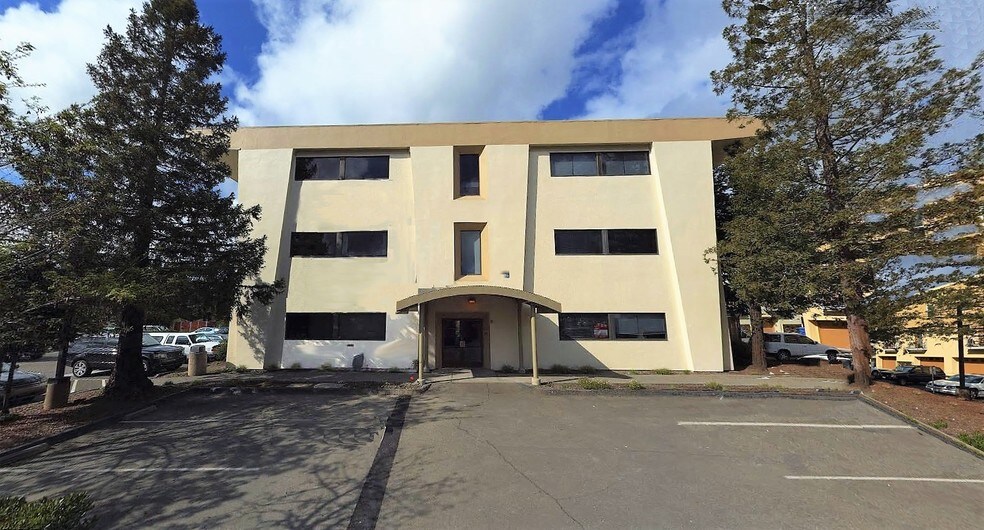 2 Padre Pky, Rohnert Park, CA à louer - Photo de l’immeuble – Image 1 sur 5