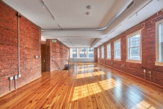 1000 W Main St, Durham, NC à louer Photo intérieure– Image 2 sur 16