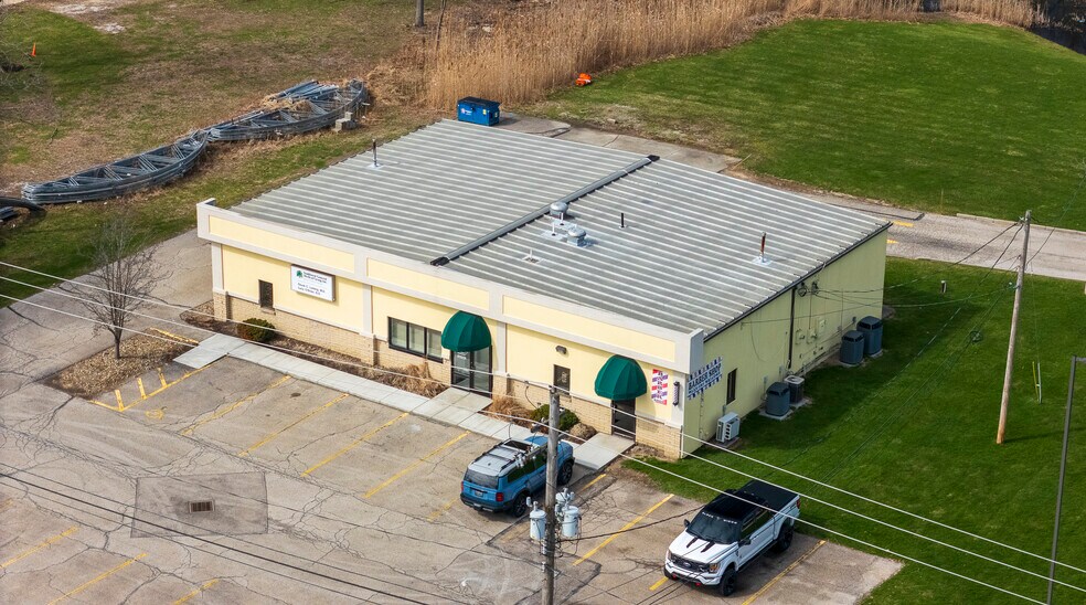 1350 W Bagley Rd, Berea, OH à vendre - Photo de l’immeuble – Image 2 sur 3