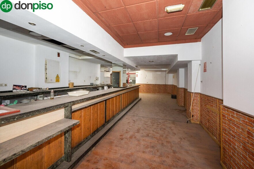 Avenida Juan Pablo II, 92, Granada, Granada à vendre - Photo de l’immeuble – Image 3 sur 31