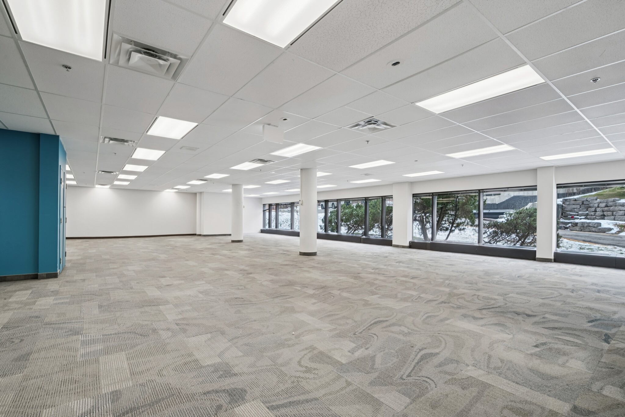 5199 Rue Sherbrooke E, Montréal, QC à louer Photo intérieure– Image 1 sur 3