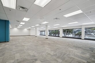 5199 Rue Sherbrooke E, Montréal, QC à louer Photo intérieure– Image 1 sur 3