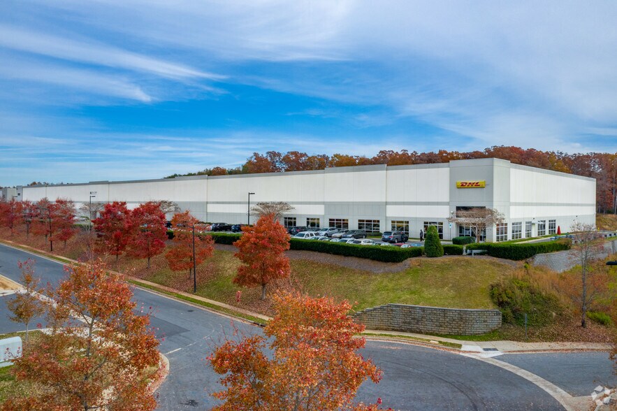 5032 Sirona Dr, Charlotte, NC à louer - Photo de l’immeuble – Image 2 sur 11
