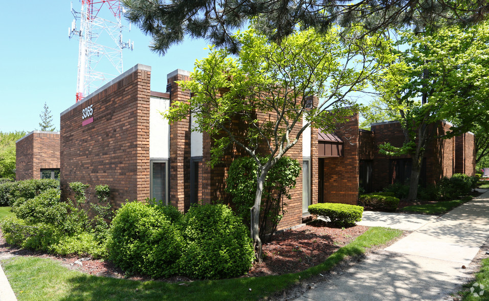 3365 N Arlington Heights Rd, Arlington Heights, IL à louer - Photo de l’immeuble – Image 1 sur 15