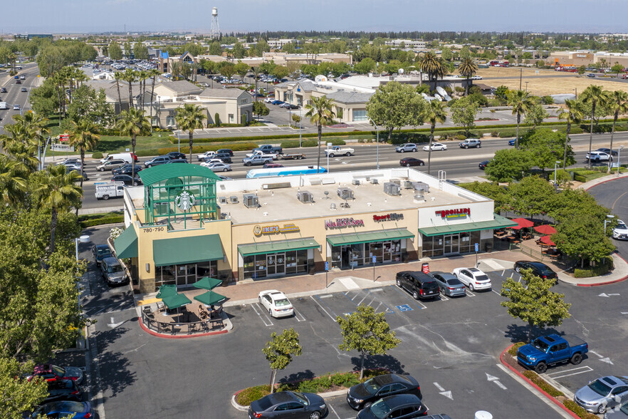 780-790 W Herndon Ave, Fresno, CA à louer - Aérien – Image 3 sur 4
