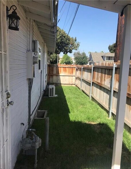 2122 E St, La Verne, CA à louer - Photo de l’immeuble – Image 2 sur 27