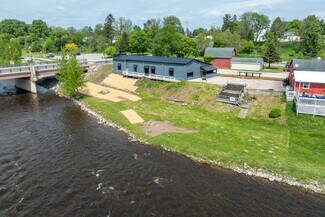 Plus de détails pour 226 Baldwin St, Big Rapids, MI - Local d’activités à vendre