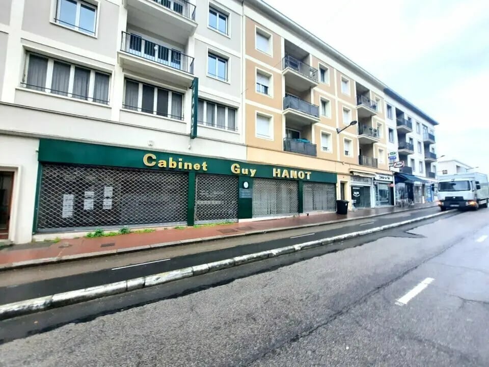 Local commercial dans Rouen à louer Photo de l’immeuble– Image 1 sur 10